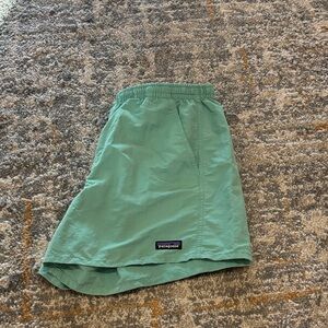 Womens patagonia baggie shorts 5in inseam, turquoise.